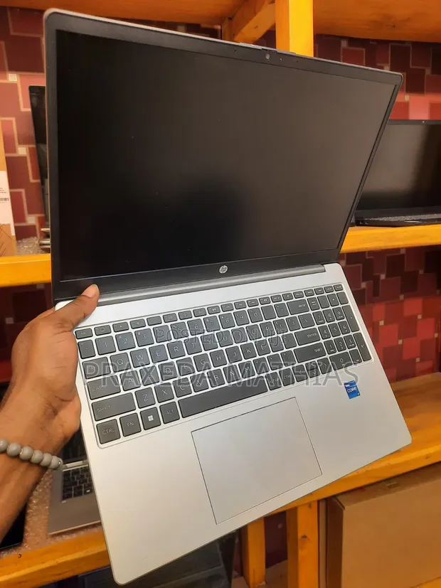 Laptop HP 250 G10: Intel Core i7, 16GB RAM, 512GB SSD - 1