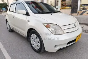 Toyota IST 2005