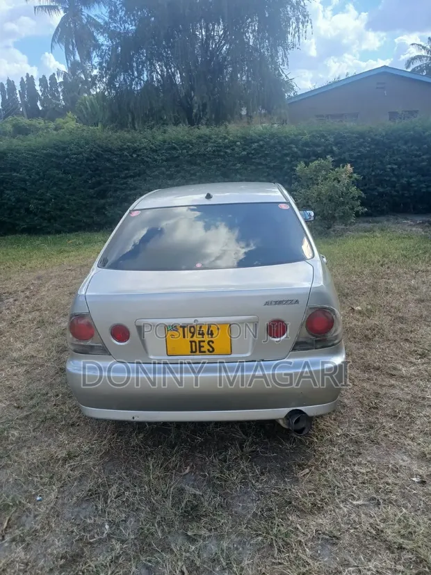 Toyota Altezza 2004 Silver - 1