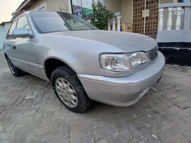 Toyota Corolla 2003 Silver - 1