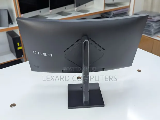 HP Omen 32c Curved Gaming Monitor - 1
