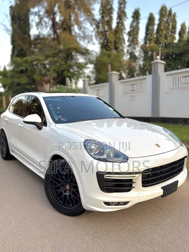 Porsche Cayenne GTS 2016 White - 1