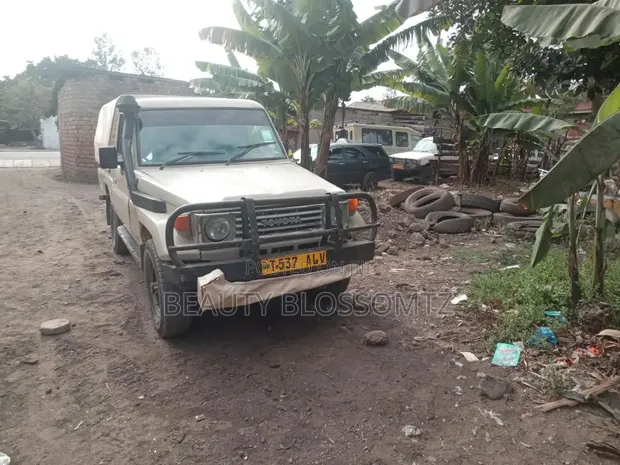 Toyota Land Cruiser Pickup for Hire - 1