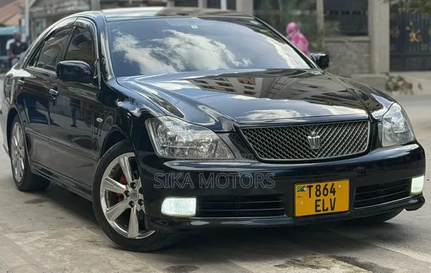 Toyota Crown Royale 2005 Black - 1