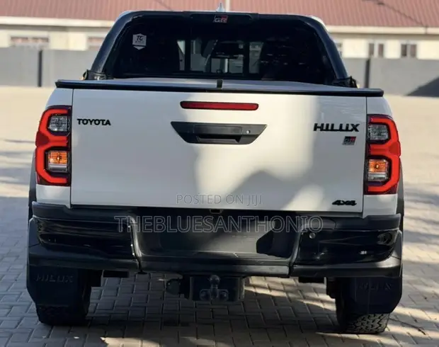 New Toyota Hilux GR Sport 2025 - 1