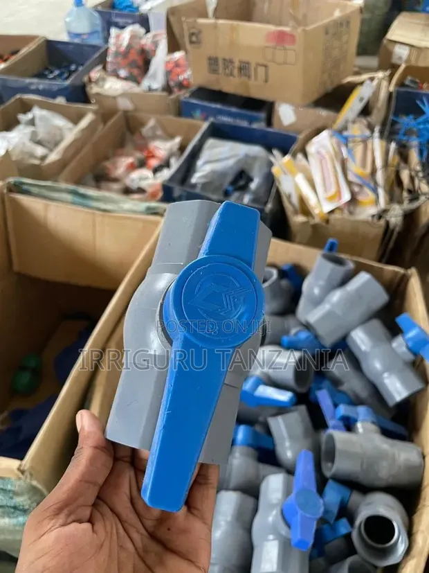 PVC Ball Valve Threaded - 1