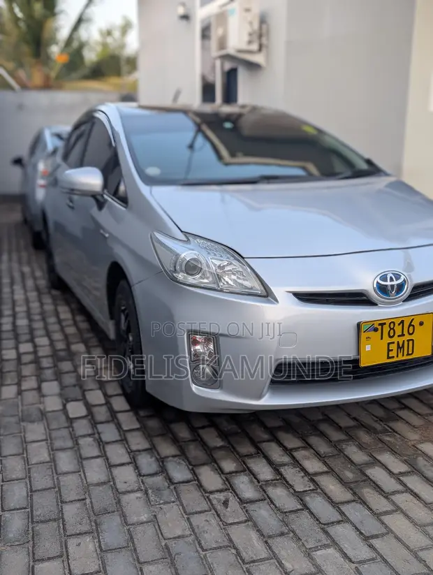 Toyota Prius 2010 Silver - 1