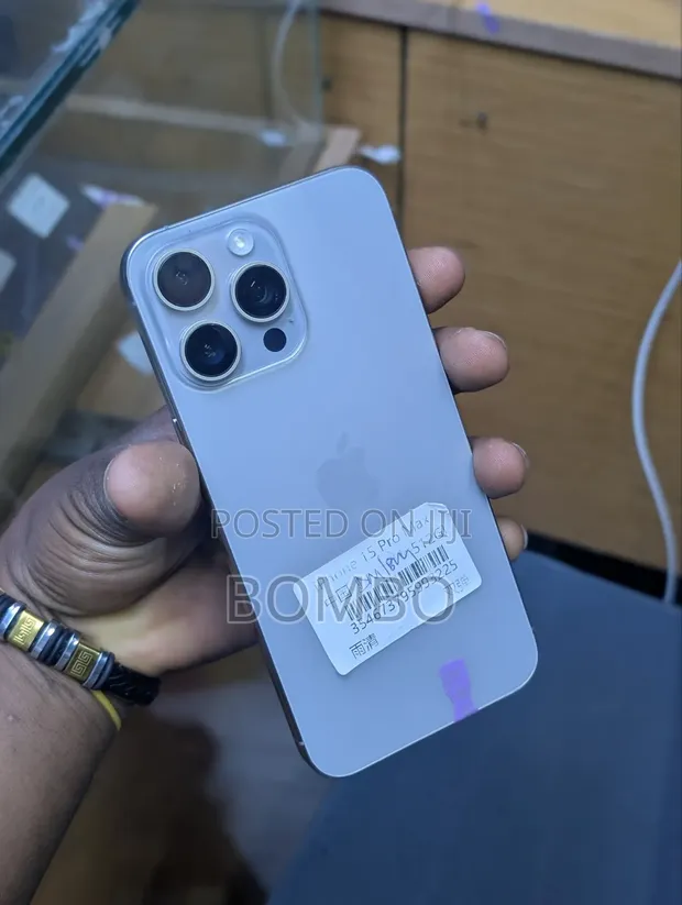 Apple iPhone 15 Pro Max 256GB Gray - 1
