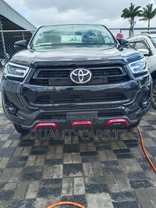 Toyota Hilux 2026 Black - 1