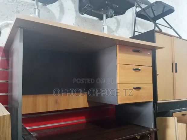 Used Office Table - Yellow Square - 1