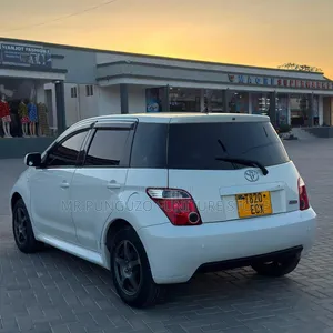 Toyota IST 2006 Nyeupe