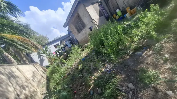 Nyumba ya Ghorofa 3 ya Vyumba 3 Mauzaji Makongo Juu CCM, Kinondoni - 1