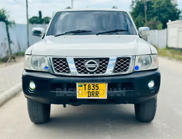 Nissan Patrol 2006 White - 1