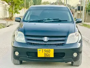 Toyota IST 2004 Nyeusi