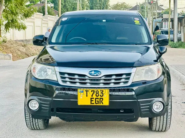 Subaru Forester 2010 Nyeusi Matt - 1