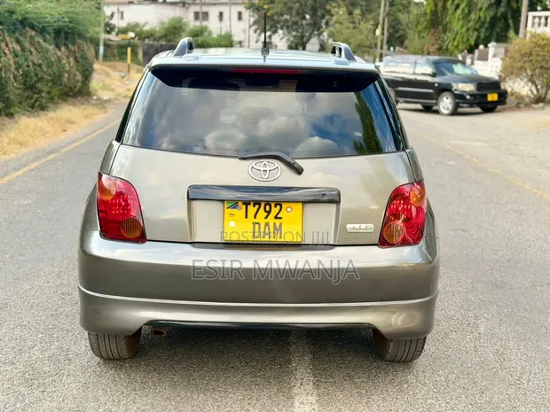 Toyota IST 2004 Beige - 1