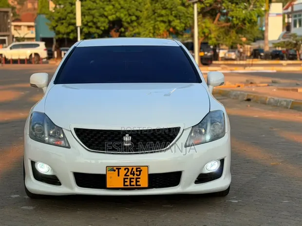 Toyota Crown 2009 White - 1