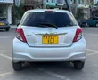 Toyota Vitz 2013 Nyeupe - 4