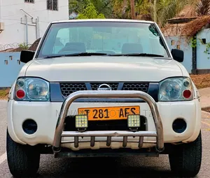 Nissan Hardbody 2007 Single Cab Nyeupe