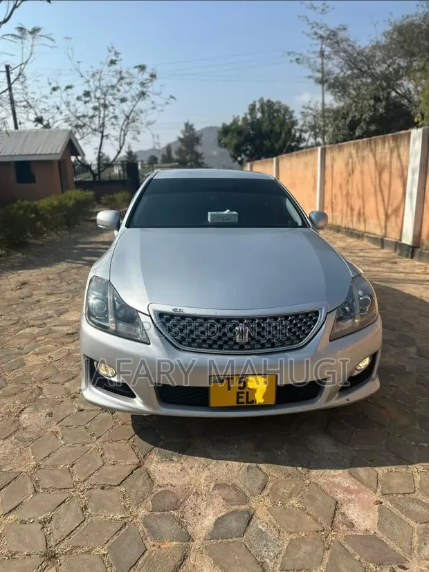 Toyota Crown 2015 Silver - 1