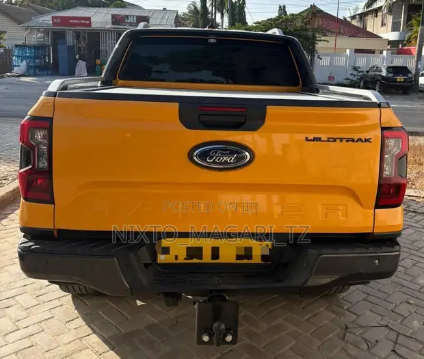 Ford Ranger Wildtrak 2023 Rangi ya Burgundy - 1