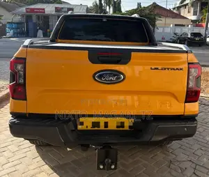 Ford Ranger Wildtrak 2023 Rangi ya Burgundy