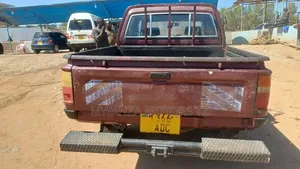 Toyota Hilux 2000 Double Cab Maroon
