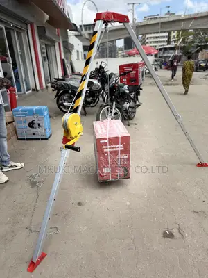 Manual Lifting Rope Winch - 600kg Capacity