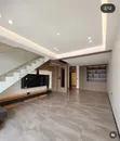 Ghorofa ya Duplex yenye Vyumba 3 vya Kulala kwa Uuzaji Oyster Bay - 1