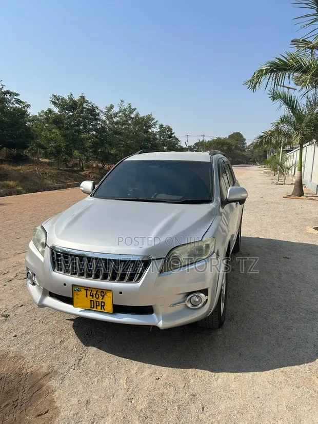 Toyota Vanguard 2010 Silver - 1
