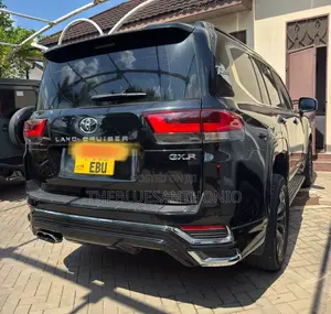Toyota Land Cruiser 2023 GXR LC300