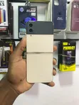 Samsung Galaxy Z Flip 4 16GB White - 1