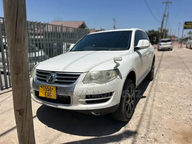 Volkswagen Touareg 2015 White - 1