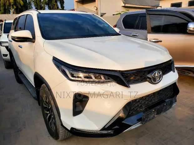 Toyota Fortuner 2023 White - 1