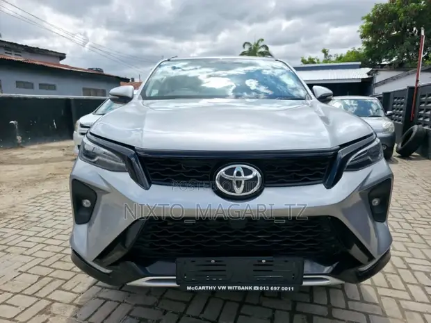2024 Toyota Fortuner Silver - 1