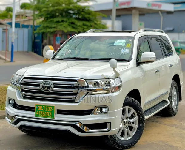 Toyota Land Cruiser 2017 White - 1