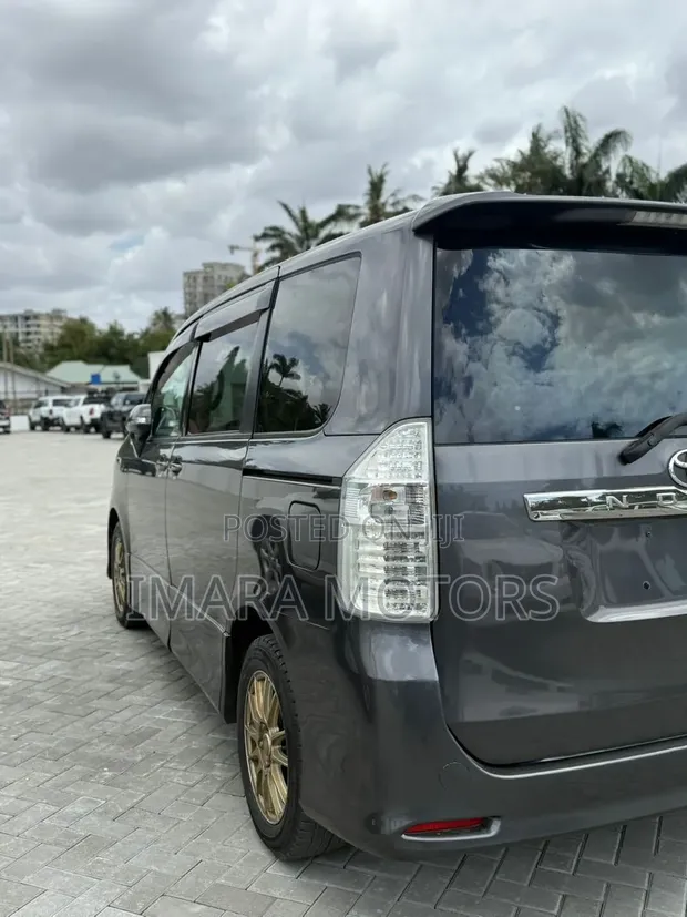Toyota Noah SI 2008 Gray - 1