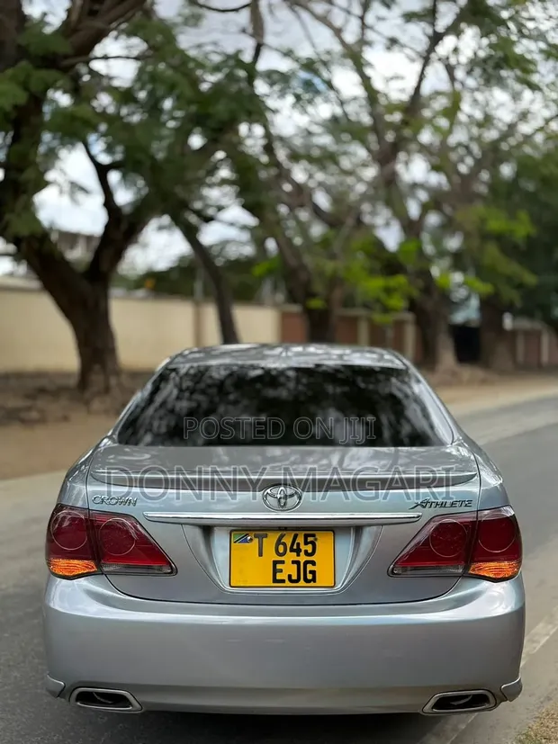 Toyota Crown Athlete 2011 Silver - 1