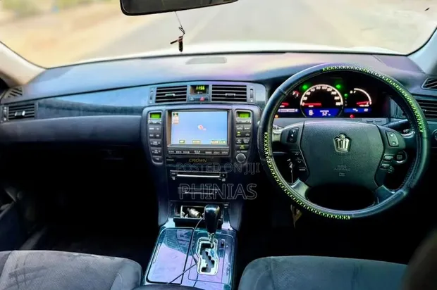 Toyota Crown Royale 2005 - White - 1