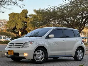 Toyota IST 2003