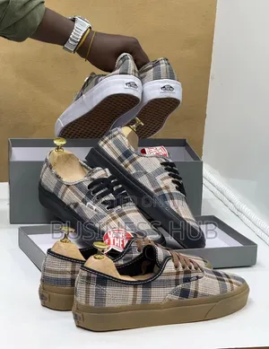 Vans Rasmi Mpya Kabisa