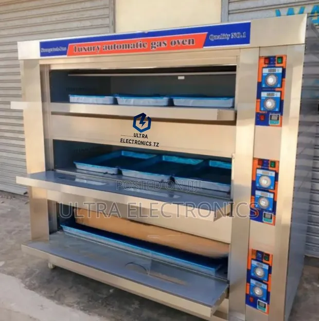 Heavy Duty Commercial Gas Oven - 3 Deck, 9 Trays - 1