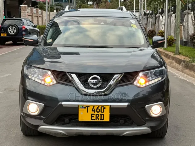 Nissan X-Trail 2015 Gray - 1