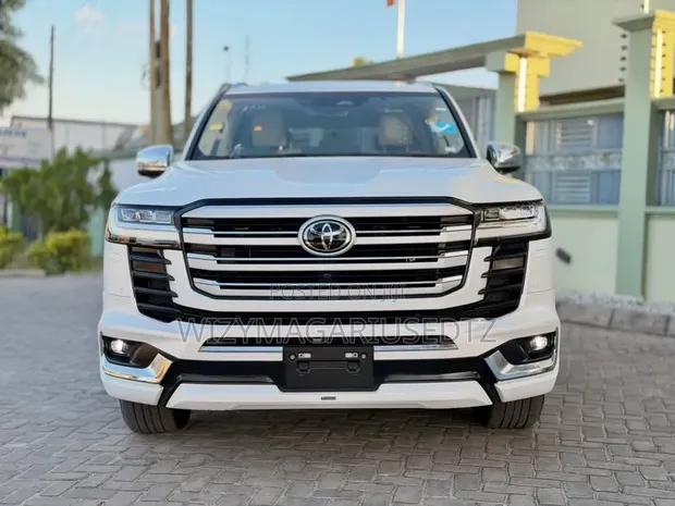 New Toyota Land Cruiser 300 ZX 2025 - 1