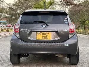 Toyota Aqua Hybrid 2012 Gray