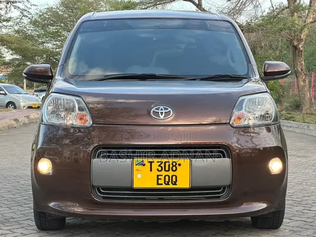 Toyota Porte 1.5 FWD 2015 Dark Brown - 1