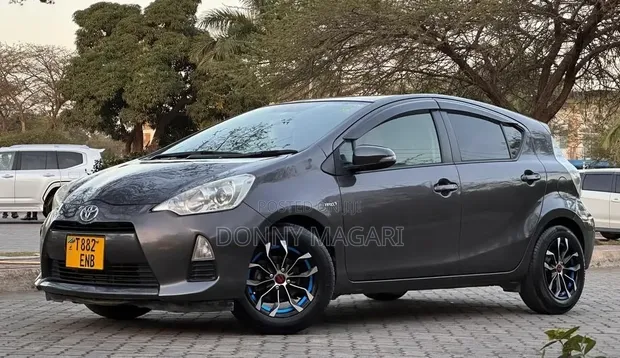 Toyota Aqua Hybrid 2012 Gray - 1