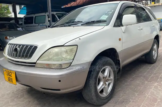 Toyota Harrier 2001 White - 1