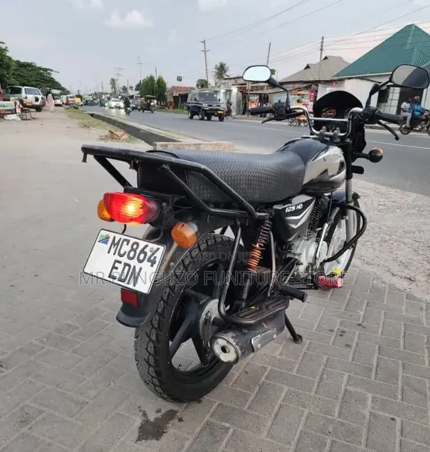 TVS HLX 125 2021 Nyeusi - 1