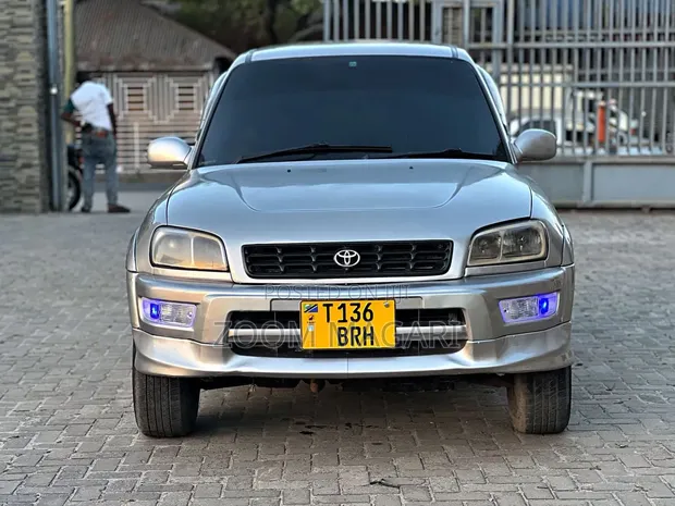 Toyota RAV4 Automatic 2000 Silver - 1